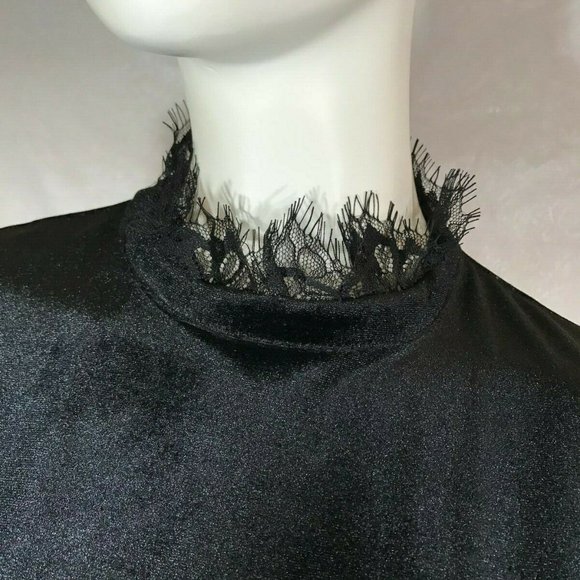 ROSE & OLIVE LACE TRIM BLACK SLEEVELESS TOP-SIZE S - Picture 3 of 7